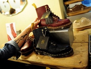 50 Tahun Dr. Martens Mengeluarkan Sepatu Limited Edition