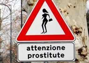 Rambu Hati-hati Ada Pelacur Sapa Pengendara Italia