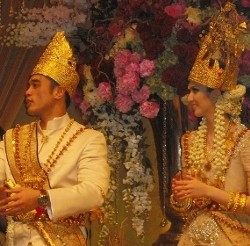 Ardi & Nia Ramadhani Gelar Pesta Rakyat Malam ini