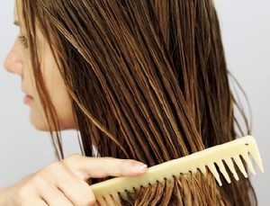 Penyebab dan Solusi Kerontokan Rambut