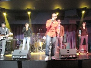 SOS Band Goyang Lantai Mistere