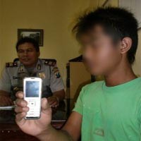 Demi Beli Jajan, Santri Gasak HP Temannya