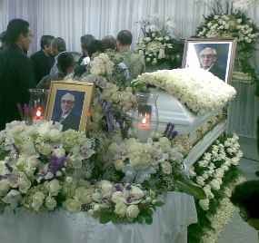 Sejumlah Pejabat Lepas Om Willem ke Pemakaman San Diego Hills