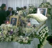 Sejumlah Pejabat Lepas Om Willem ke Pemakaman San Diego Hills
