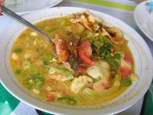 Slruup... Nikmatnya Soto Betawi Haji Ridwan!