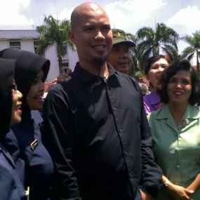 Ahmad Dhani Datang, Istri Prajurit Histeris