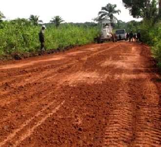TNI Perbaiki Jalan Bamokandi Dungu