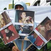 Puluhan Aktivis Perempuan Pacitan Gelar Aksi Tolak Jupe