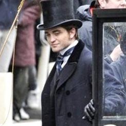 Hujan-hujanan, Robert Pattinson Syuting Bel Ami