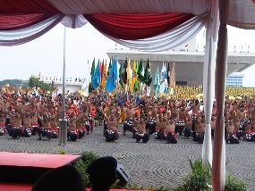 Ulang Tahun ke-60, 2010 Personel Satpol PP Menari di Monas