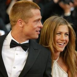 Selingkuh, Brad Pitt Cium Jennifer Aniston