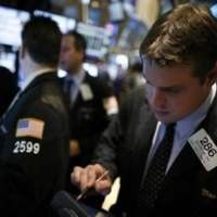 Wall Street Lesu Gara-gara Kritikan Soal Bunga Rendah