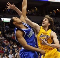 Lakers Digdaya, Celtics & Cavs Tersungkur