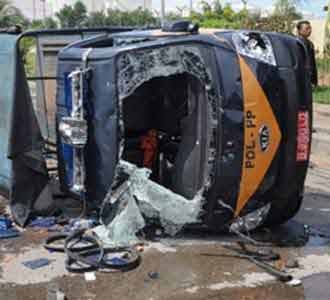 Mobil Satpol PP Hancur