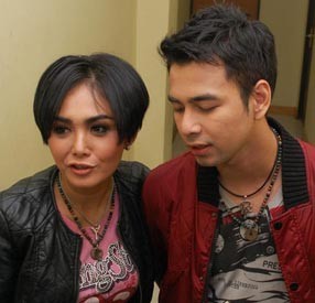 Yuni Shara Dipolisikan, Raffi Ahmad Bantu Doa