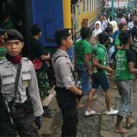 Cegah Aksi Anarkis, Polisi Sweeping Bonek di Stasiun 