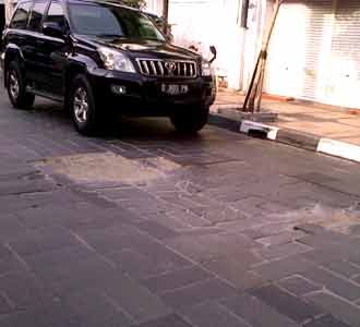 Jalan Braga Bergelombang