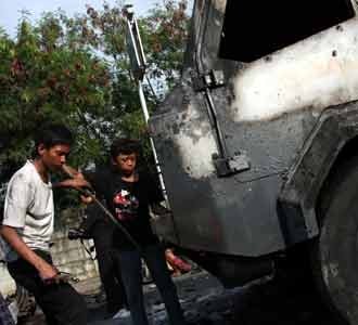 Pemulung Preteli Water Cannon