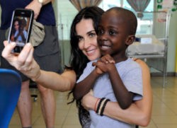  Rahasia Awet Muda Demi Moore 