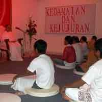 Kedamaian dan Kejujuran dengan Meditasi Raja Yoga