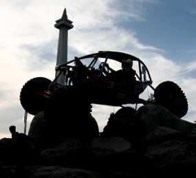 Menaklukkan Tumpukan Batu Cadas di Monas