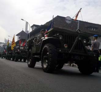 Bendera Peserta KAA Diarak