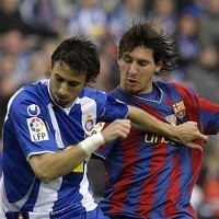 Alves Kartu Merah, Barca Ditahan Espanyol