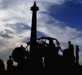 Menaklukkan Batu Cadas di Monas