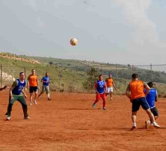 Pererat Hubungan Dengan Sepakbola