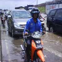 Raya Porong Digenangi Air, Jalur Surabaya-Porong Macet