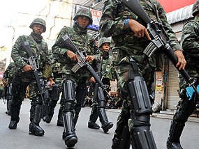 Pasukan Bersenjata Lengkap Dikerahkan di Bangkok