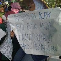 Tuntut Penuntasan Century, Mahasiswa Gelar Aksi Teatrikal di KPK
