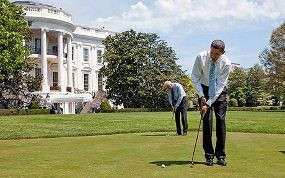 Obama Bermain Golf Usai Batal Hadiri Pemakaman Presiden Polandia