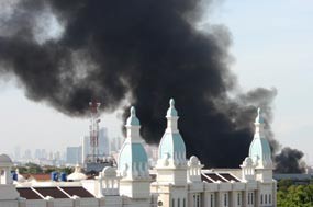 Rumah Padat Penduduk di Kapuk Muara Terbakar