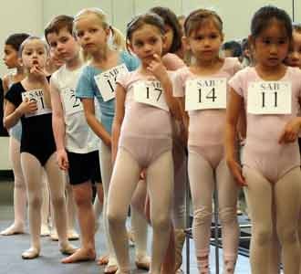 Audisi Sekolah Balet Anak-anak