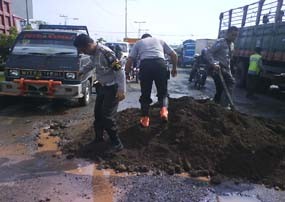 Pasca Digenangi Air, Jalan Raya Porong Berlubang