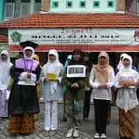 Puluhan Siswa SMP Gelar Teatrikal Kartini di Ajang Pilkada