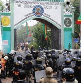  Takut & Trauma, Satpol PP Jakut Pakai Baju Koko