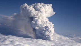 Jalur Penerbangan Swedia & Norwegia Ditutup Lagi karena Awan Abu
