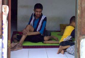 Derita 3 Putra Petronela Terserang Lumpuh Sejak Balita