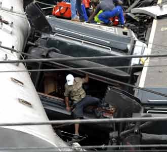 Kereta Tergelincir, 3 Orang Tewas