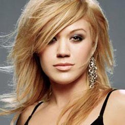 Diprotes, Kelly Clarkson Tak Akan Batalkan Konser di Jakarta