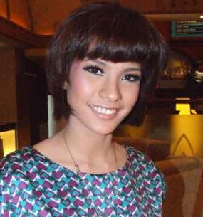 Gugat Cerai, Rachel Maryam-Ebes Ngobrol via BlackBerry