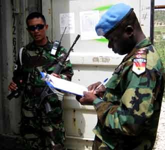 UNIFIL Inspeksi Gudang Munisi Satgas POM TNI