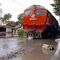 Lewati Porong, Laju KA Barang dan Penumpang Maksimal 10 KM/Jam