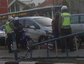 Sterilisasi Busway di Mampang Berlanjut, Pelanggar Ditilang