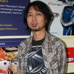 Edwin Cokelat Nggak Masalah Main Playback