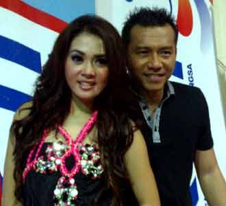 Anang-Syahrini Makin Lengket
