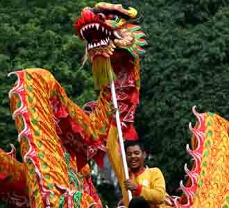 Barongsai dan Reog di HUT TMII