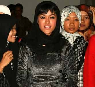 Aksi Julia Perez di Pacitan